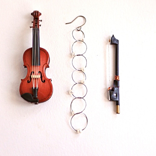 ヴァイオリン、ヴィオラ弦のモダンなチェーンピアス  V-012   Violin string's chain pierce　
