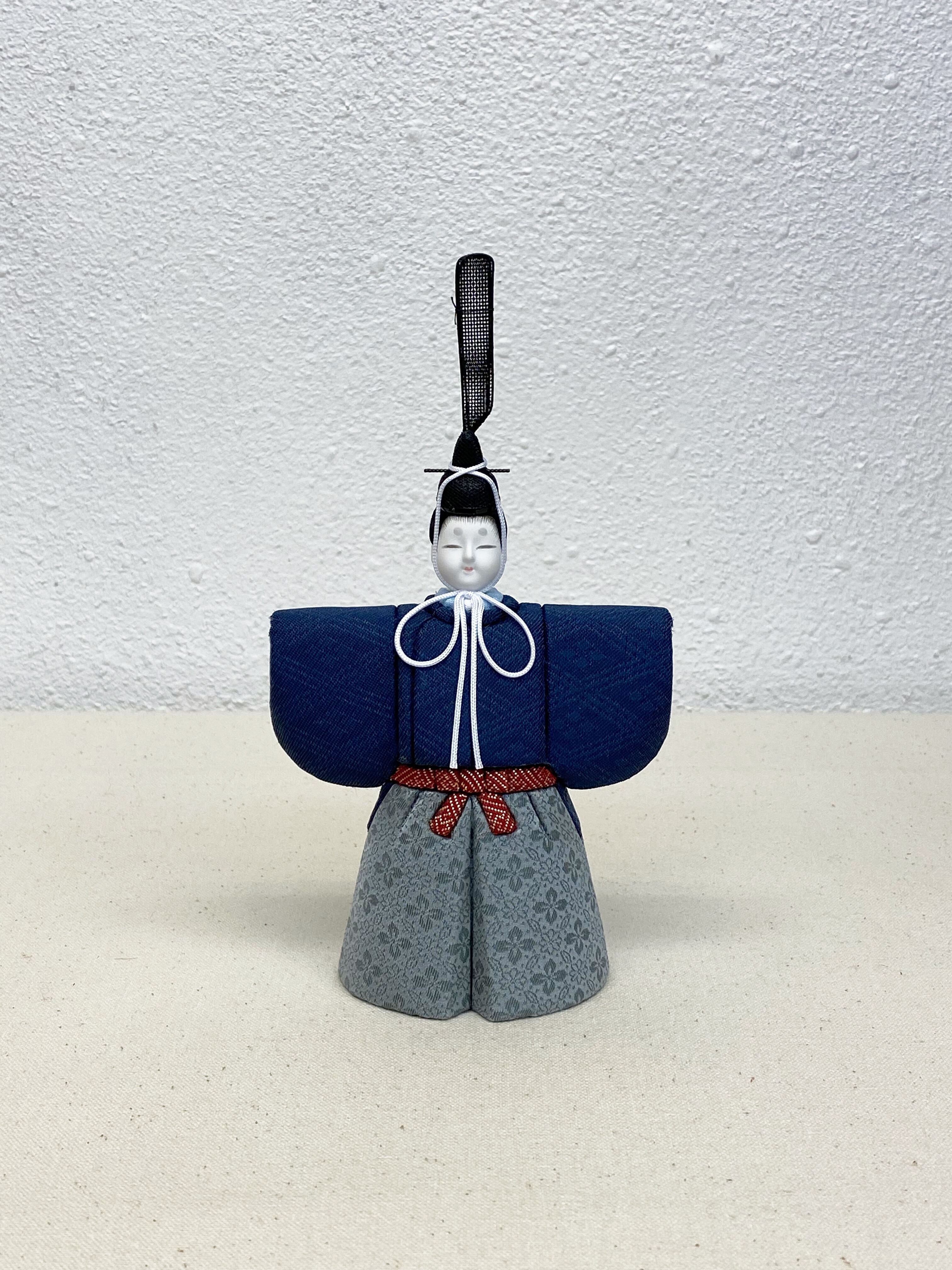 木目込み人形 立雛 藍色・濃赤色 真多呂作 アクリルケース入り 雛人形