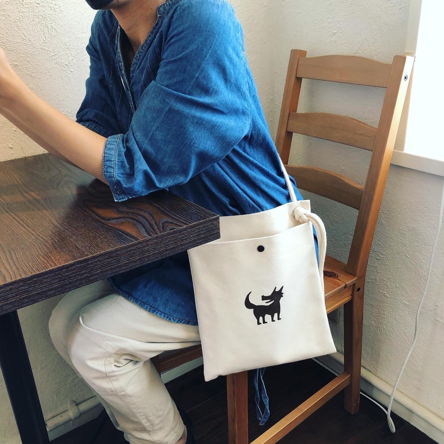 ウルフ舎の大きい帆布サコッシュ/ウルフくん/きなり