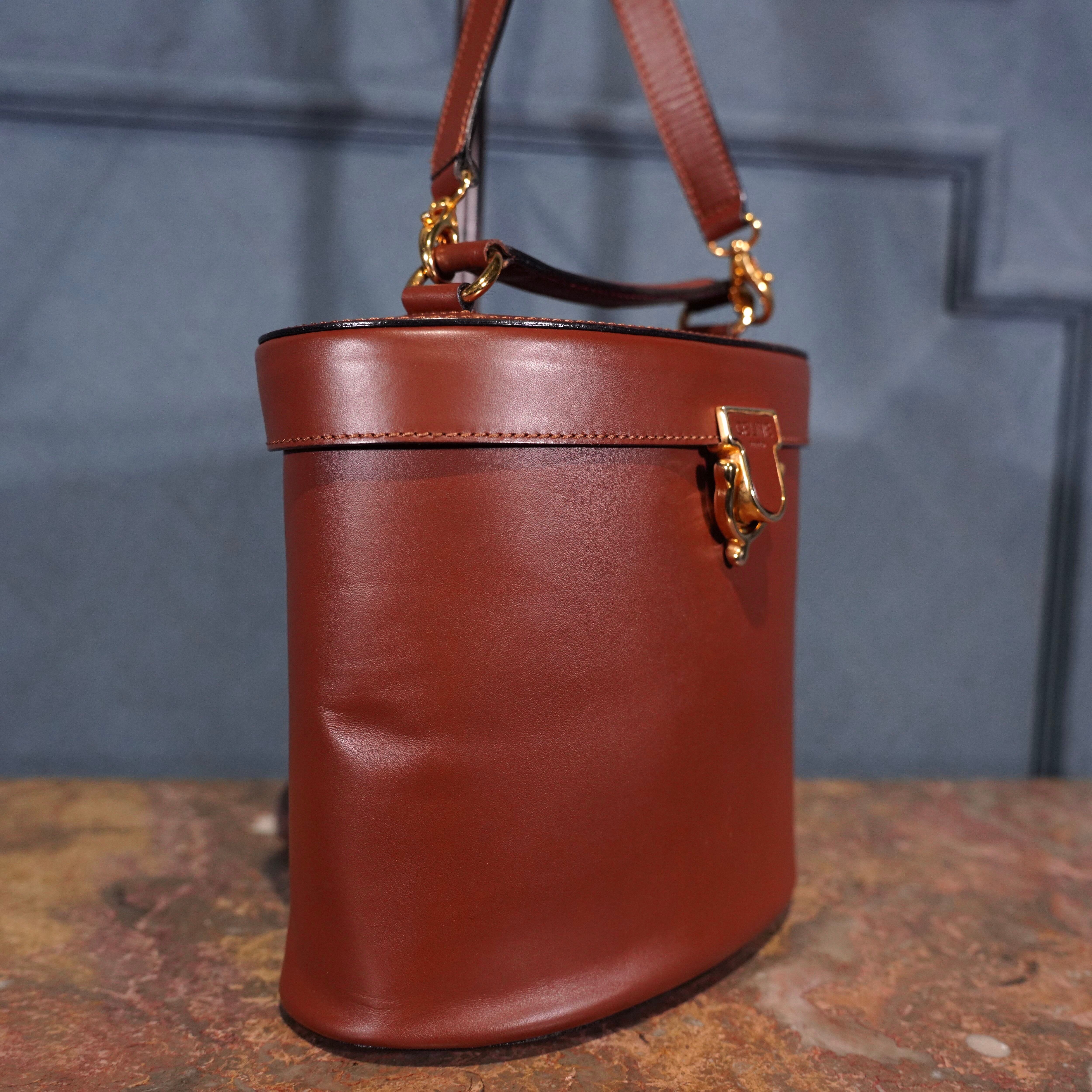 CELINE LOGO DESIGN LEATHER 2WAY SHOULDER BANITY BAG MADE IN ITALY