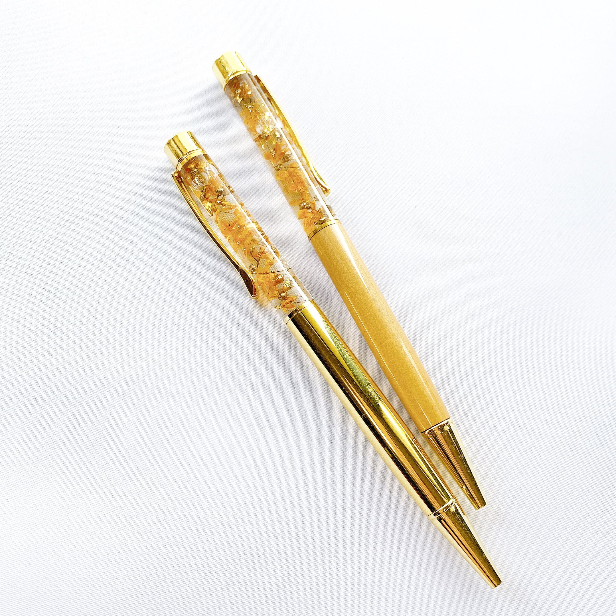 403 ハーバリウムボールペン　5本セット　ハンドメイド　金木犀入り ハーバリウムボールペン＞ 金木犀×金箔 (クリアケースラッピング