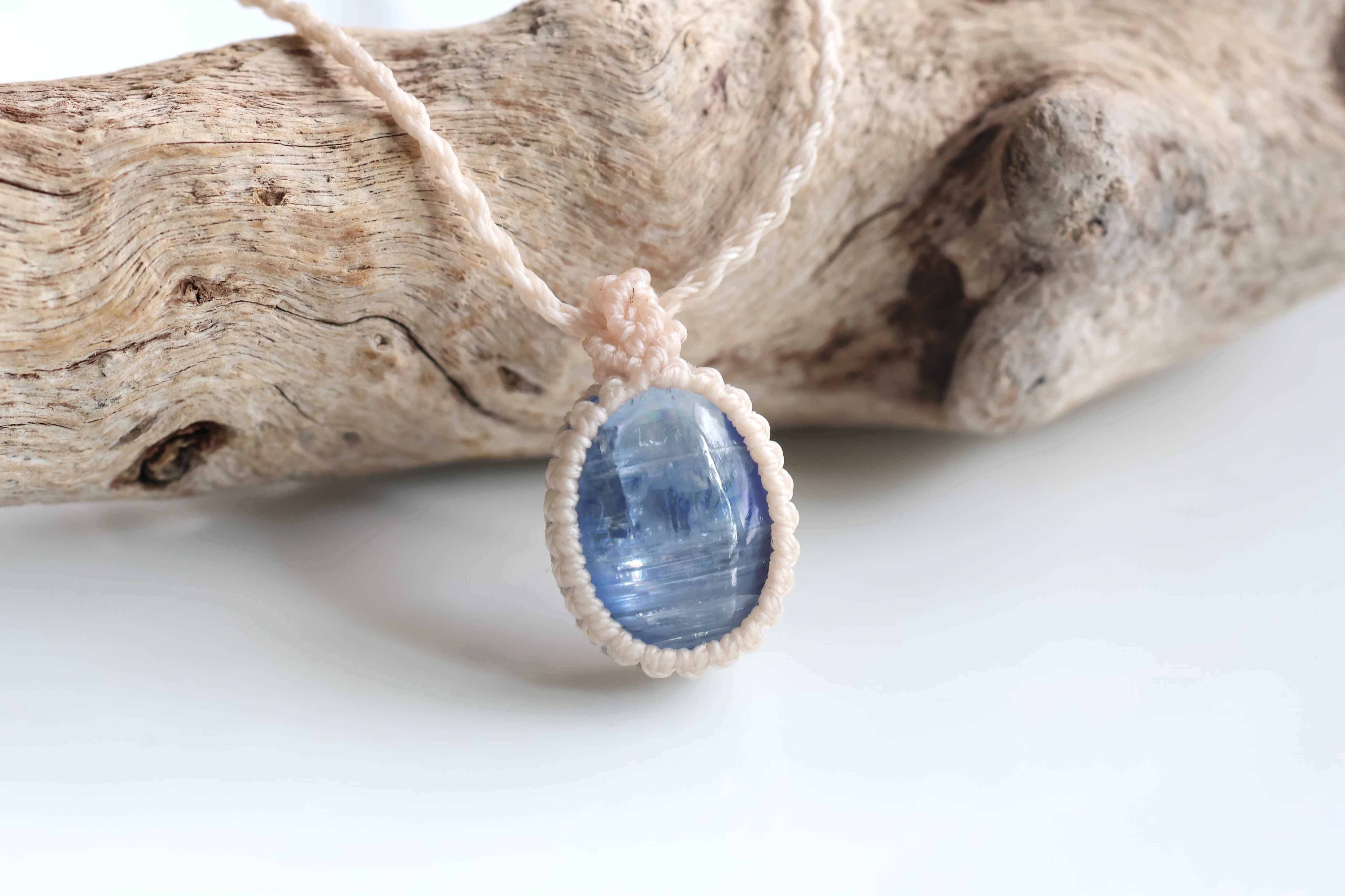 カイヤナイト マクラメ編みネックレス | 石垣島の夜光貝アクセサリーと