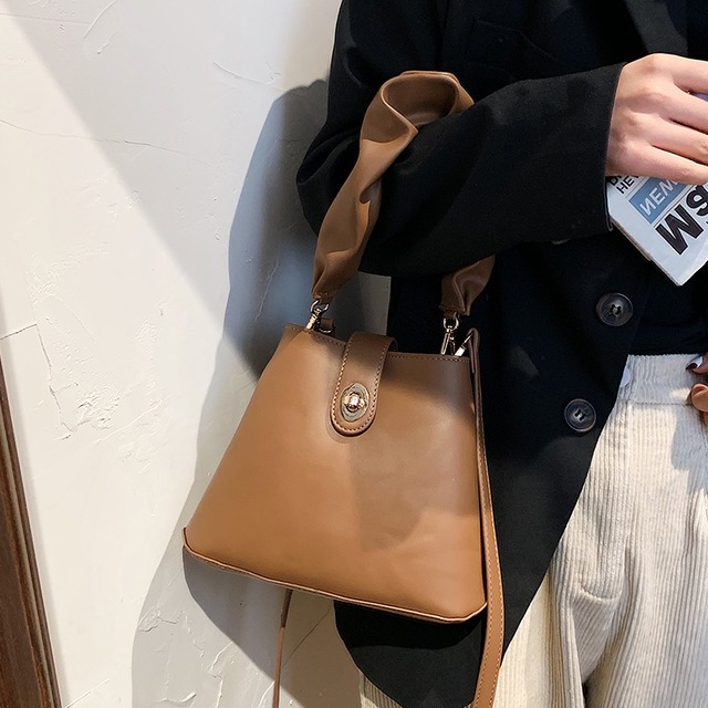 レッド メッセンジャーバッグ 手作りハンドバック33603845234