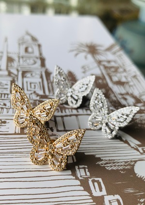 キラメキ蝶ピアス（小）Glitter butterfly earrings (small)