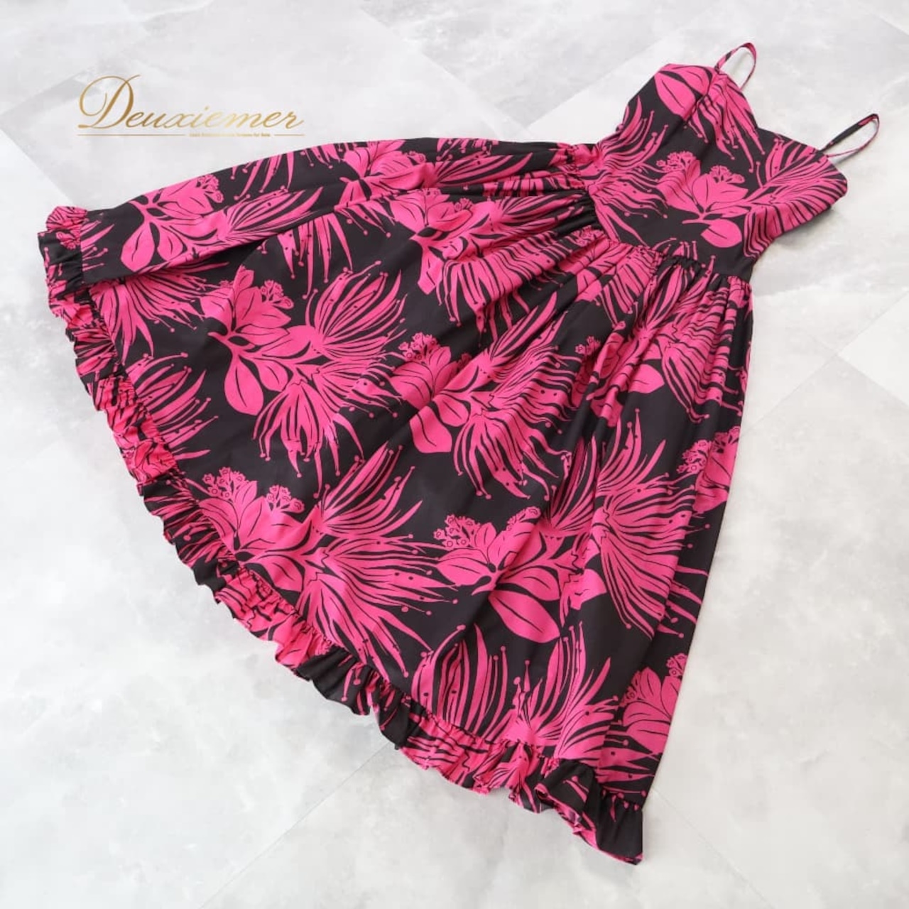 フラダンス 衣装 ワンピース ドレス ブラック系 CCファッション ハワイ製 CC Fashions ハワイアンプリント キャミソールドレス 花柄 植物柄 黒 ピンク フレア 裾フリル ダンス衣装 ハワイアンダンス レディース ピンク系 華やか 鮮やか かわいい おしゃれ 上品 大人っぽい フラ ハワイアン キャミワンピ キャミソールワンピ ボタニカル柄リゾート フラプリント 鮮やかカラー ブラック 花と葉柄 トロピカル フレアスカート Aライン ふんわりスカート パーティー衣装 舞台衣装 発表会