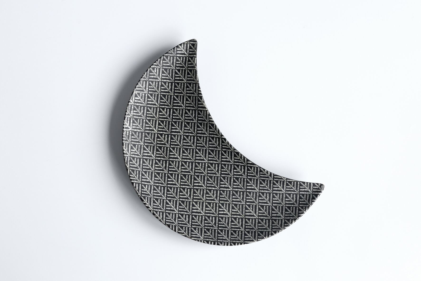 PITCH BLACK「木立三日月皿 ホワイト」 | 丸健製陶:MARUKENshop｜吸水