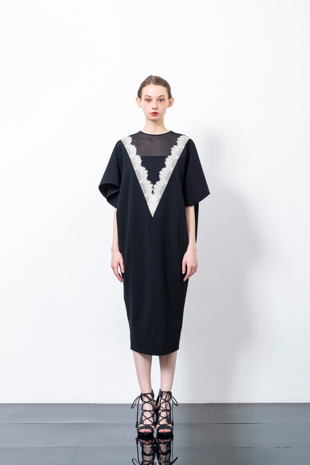 LACED V-NECK DRESS | LOKITHO 