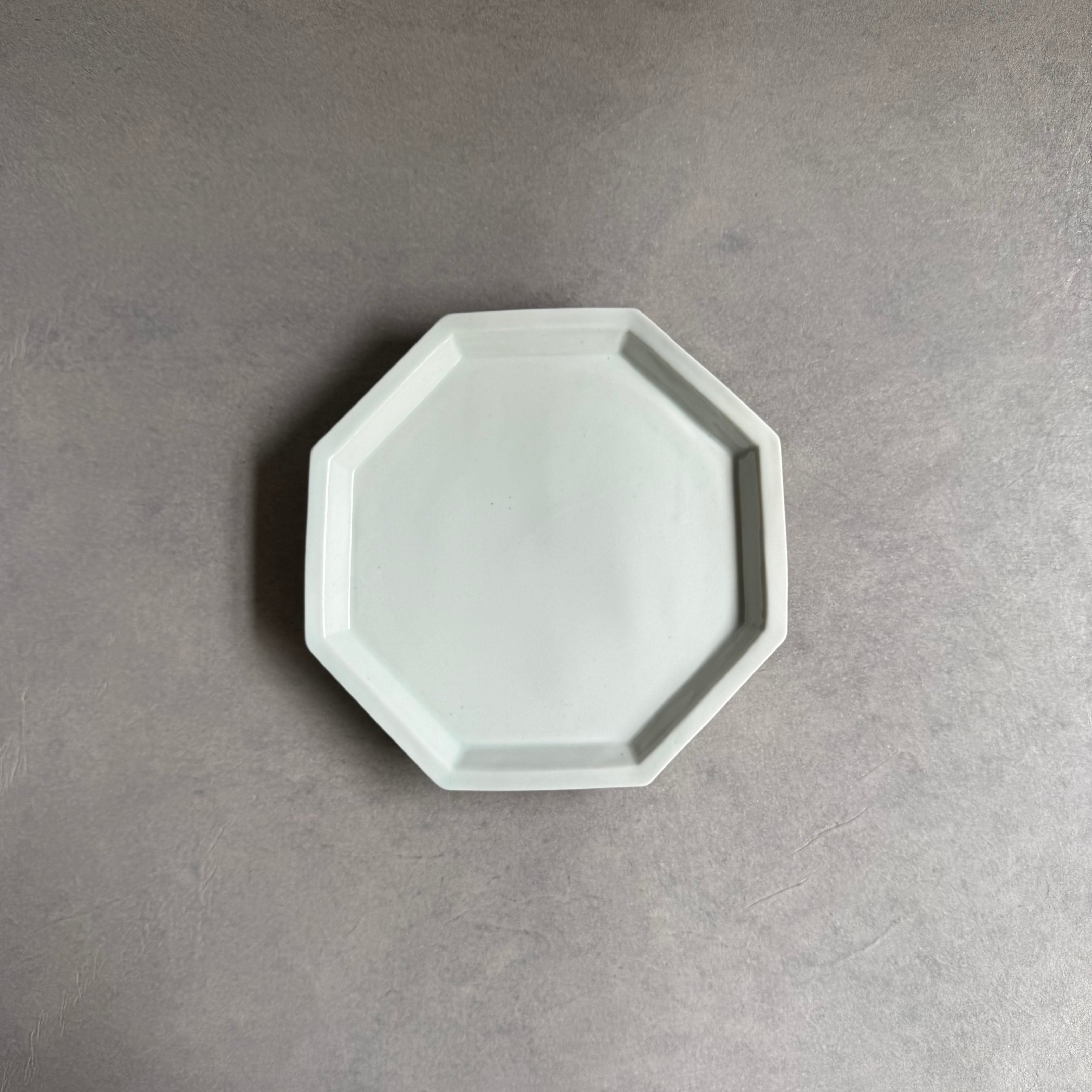 青白磁 八角形 陶器皿 竹下努 青白磁八角皿 (8寸) | gallery 一白