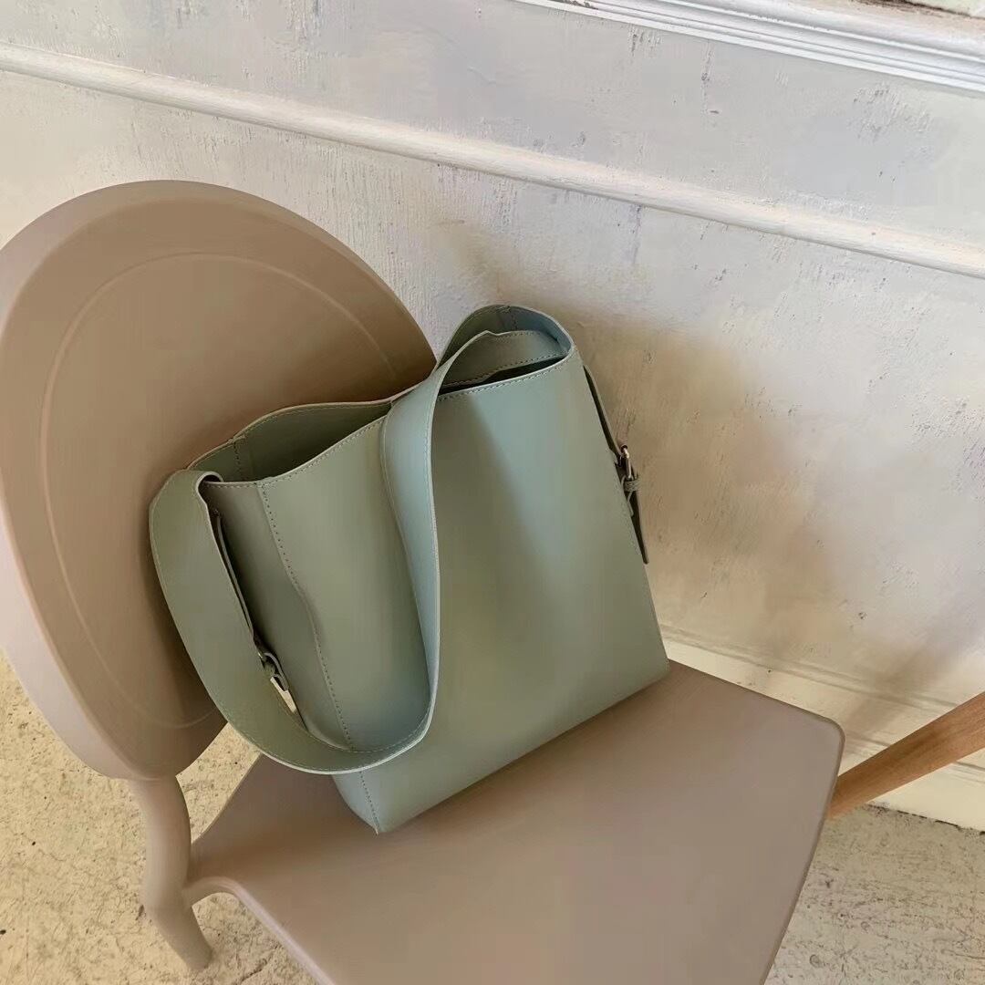 シンプルトートバッグ