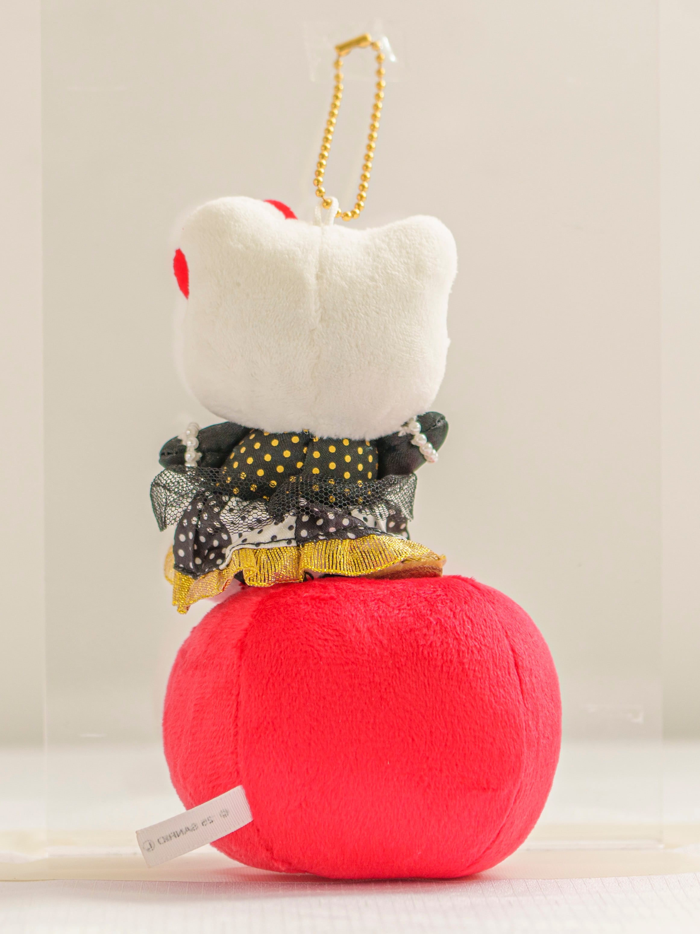 HELLO KITTY APPLE HOUSE】 おすわりりんごマスコット | hkappleland