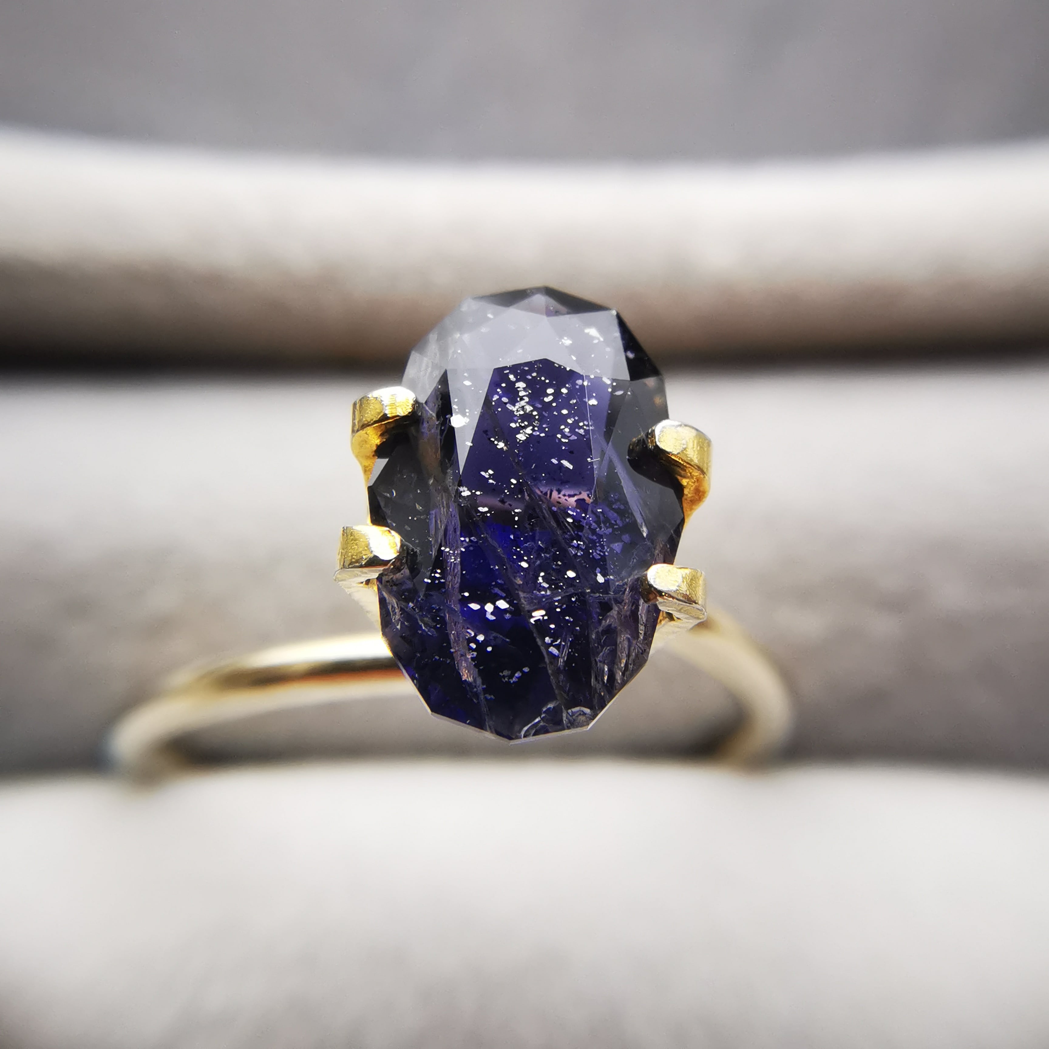 アイオライトサンストーン 1.56ct / W-3215A | Tam＆Tam Gem