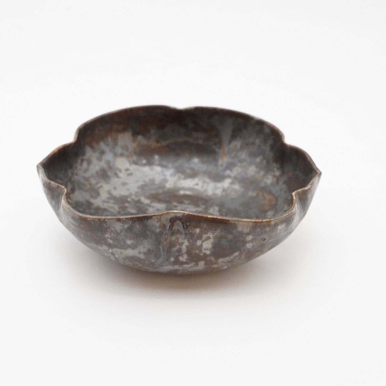 【平井 秀】黒金輪花4寸鉢 A