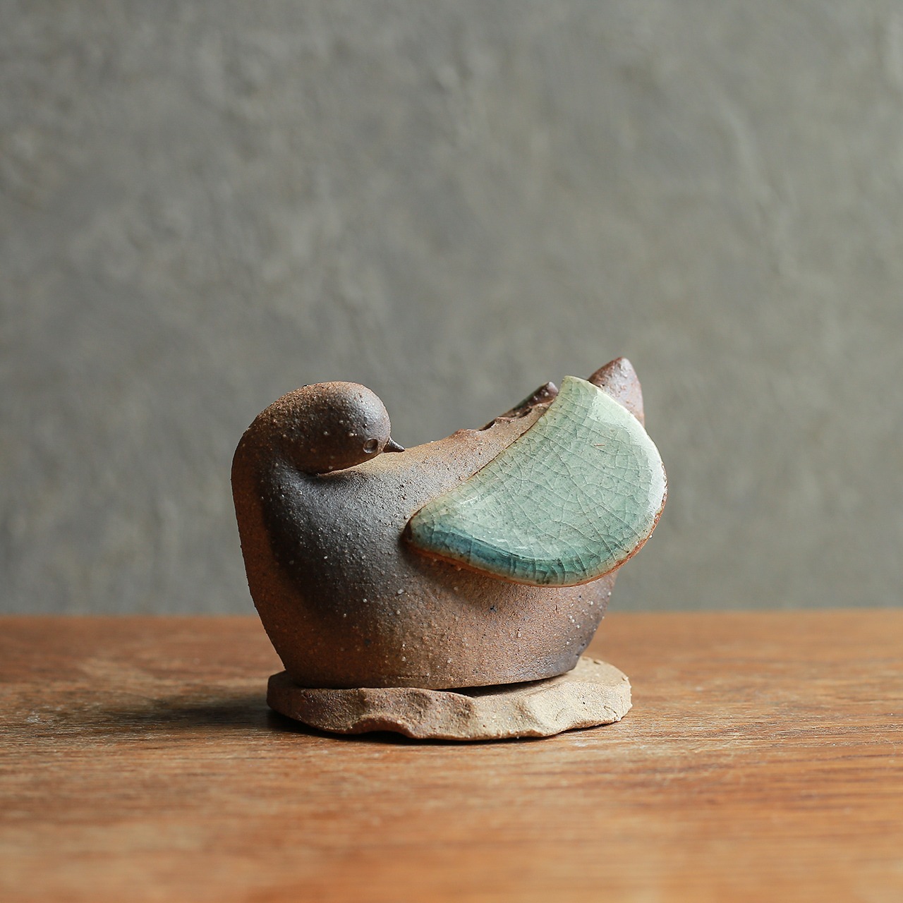 焼き物のぬくもり感じる、鳥のお香置き
