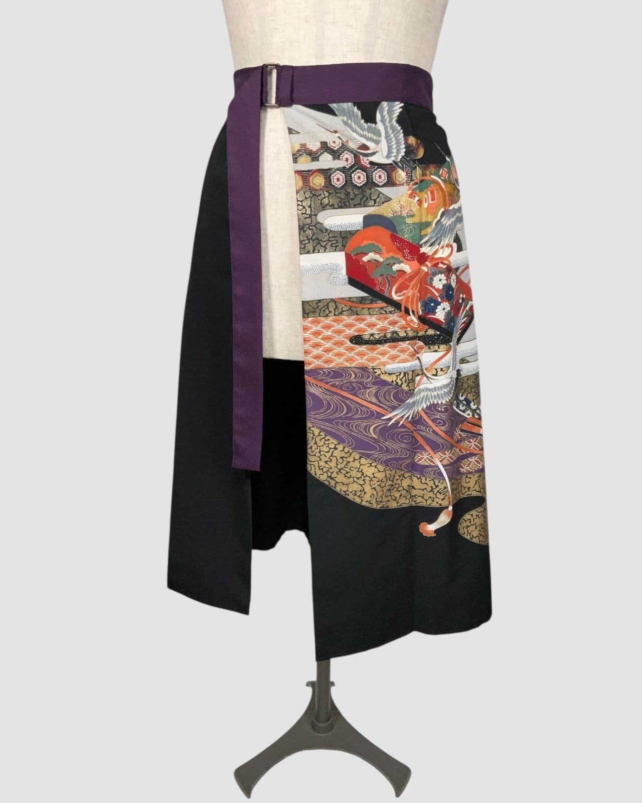 着物重ねスカート(黒留袖より制作) Kimono Overlay Skirt (Made of Kurotomesode-Kimono)