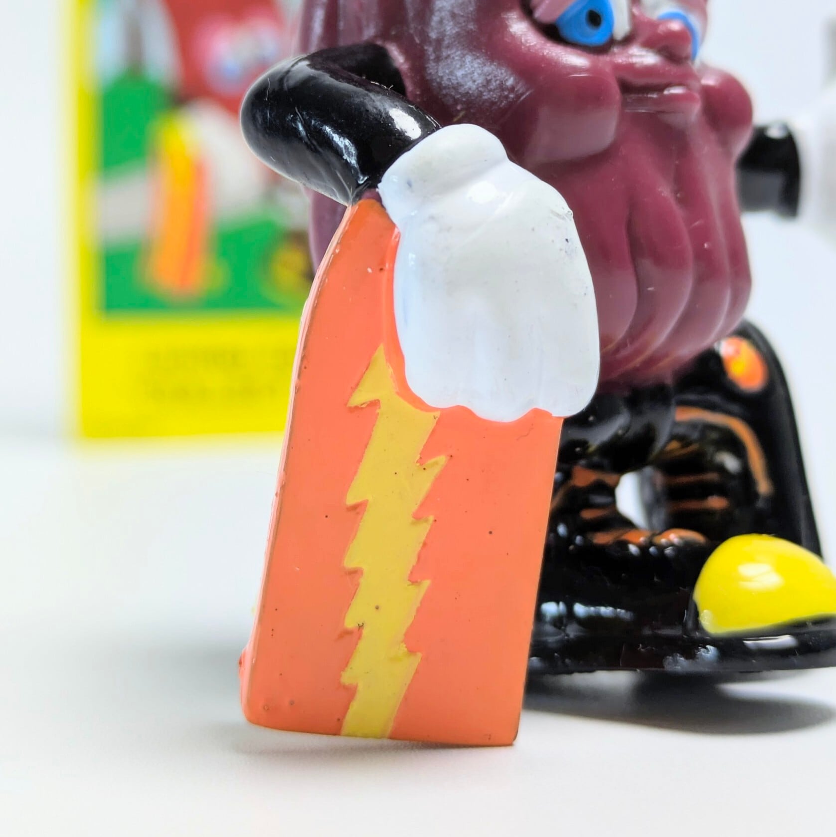 ☆ DEADSTOCK / VINTAGE 1991 ☆ 【 California Raisins(カリフォルニアレーズン)】『 Buster(バスター)/ Hardee's / CARD有り 』 ハーディーズミールトイシリーズ / PVC フィギュア ビンテージトイ 〚アメリカン雑貨 アメトイ〛