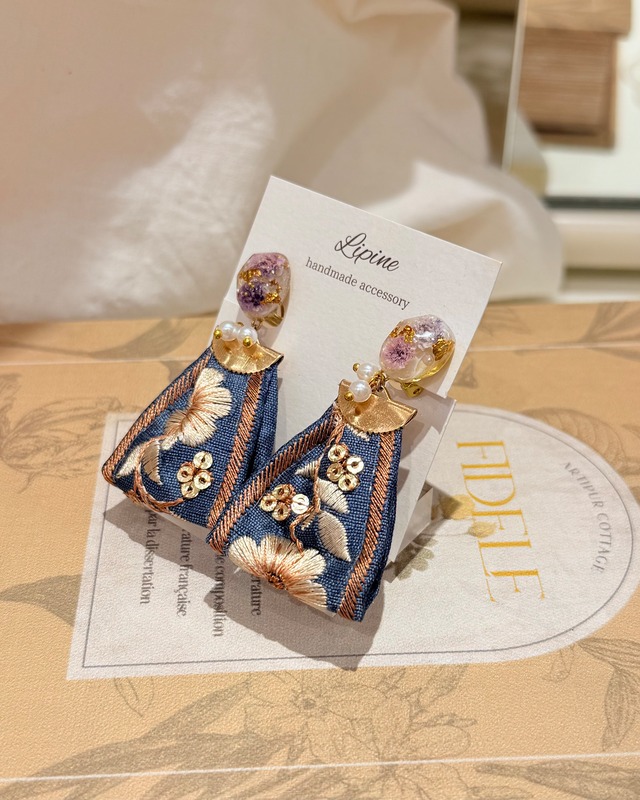刺繍イヤリング（A71-2）②