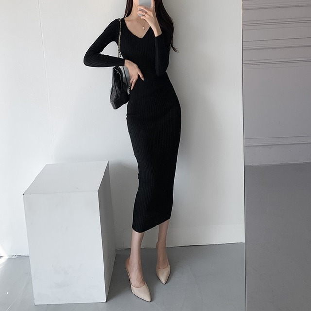 ニット ワンピース レディース 秋 冬 ひざ下 ミディ丈 長袖 Vネック 襟なし スリム タイト 細身 伸縮性 ウエストマーク 切り替えデザイン ブラック アプリコット グレー 無地 フリーサイズ 1枚で決まる 普段使い 日常使い 楽ちん 美脚 脚長 細見え 若見え 高見え 格上げ スタイルアップ モテ ベーシック シンプル ナチュラル カジュアル おしゃれ こなれ感 抜け感 存在感 主役級 女っぽ 上品 上質 セレブ  好感度 高級感 30代 40代 デート お出かけ インスタ映え SNS 映え