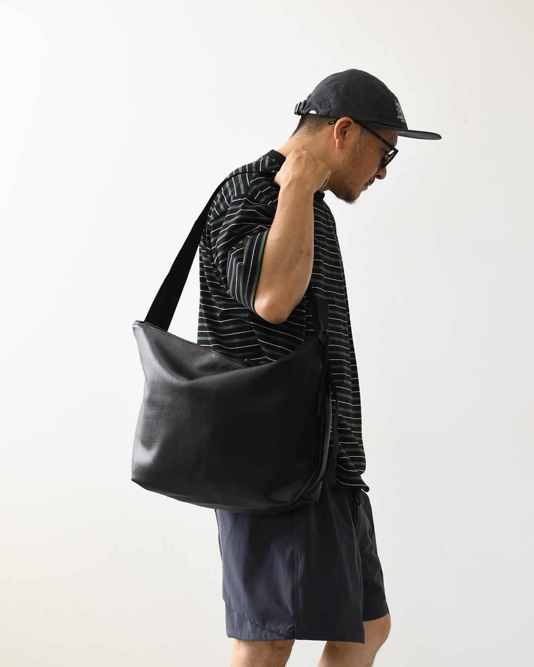 meltum [メルタム] LEATHER MESSENGER BAG (M) [MTM-BG-0382-25