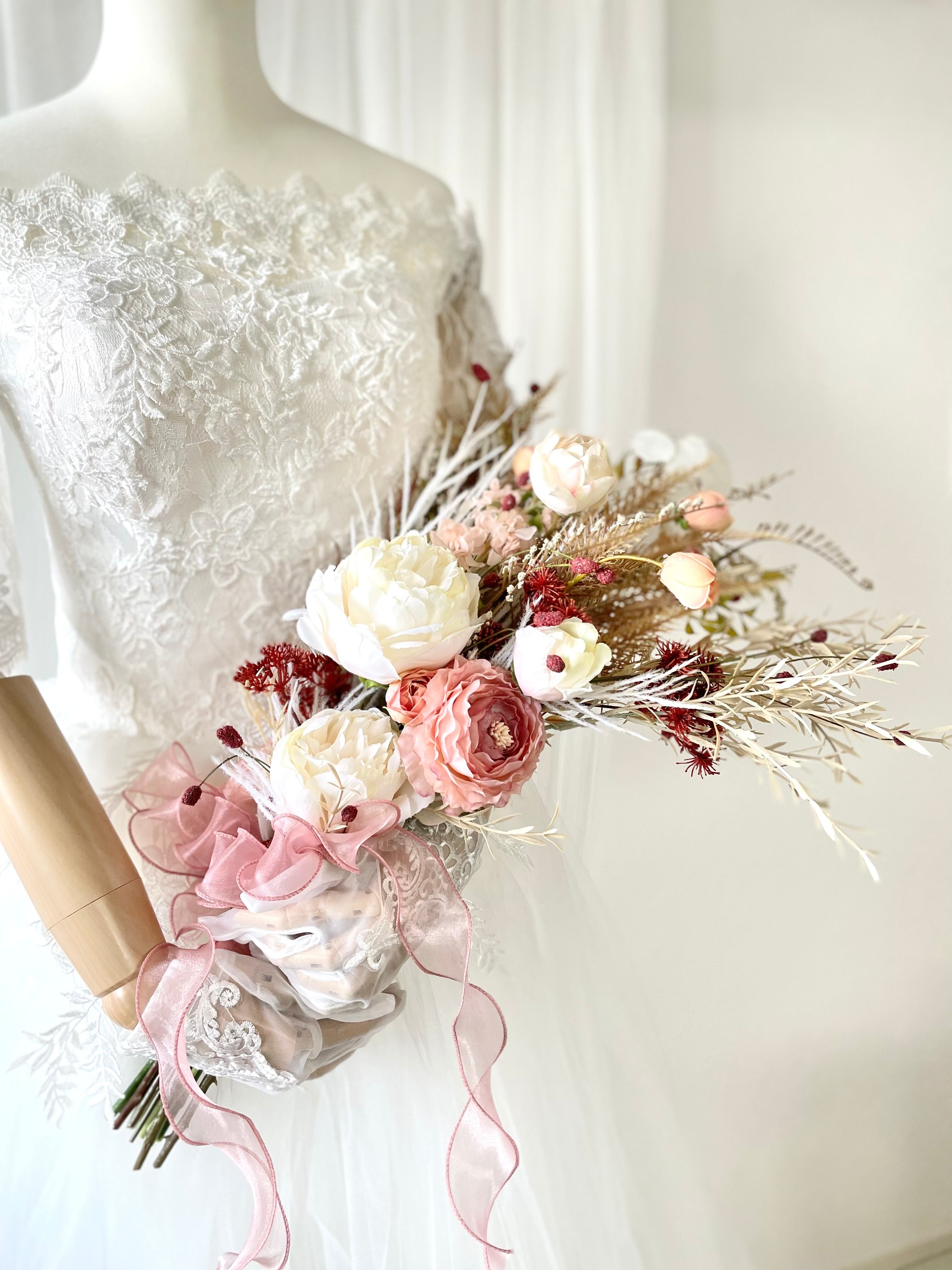 秋 冬の花嫁に きれい 綺麗 送料無料 ブーケ 大人花嫁 ウェディング ベージュ オシャレなウェディングブーケ カッコイイ 華やか 造花 美しい 赤 水色 印象的