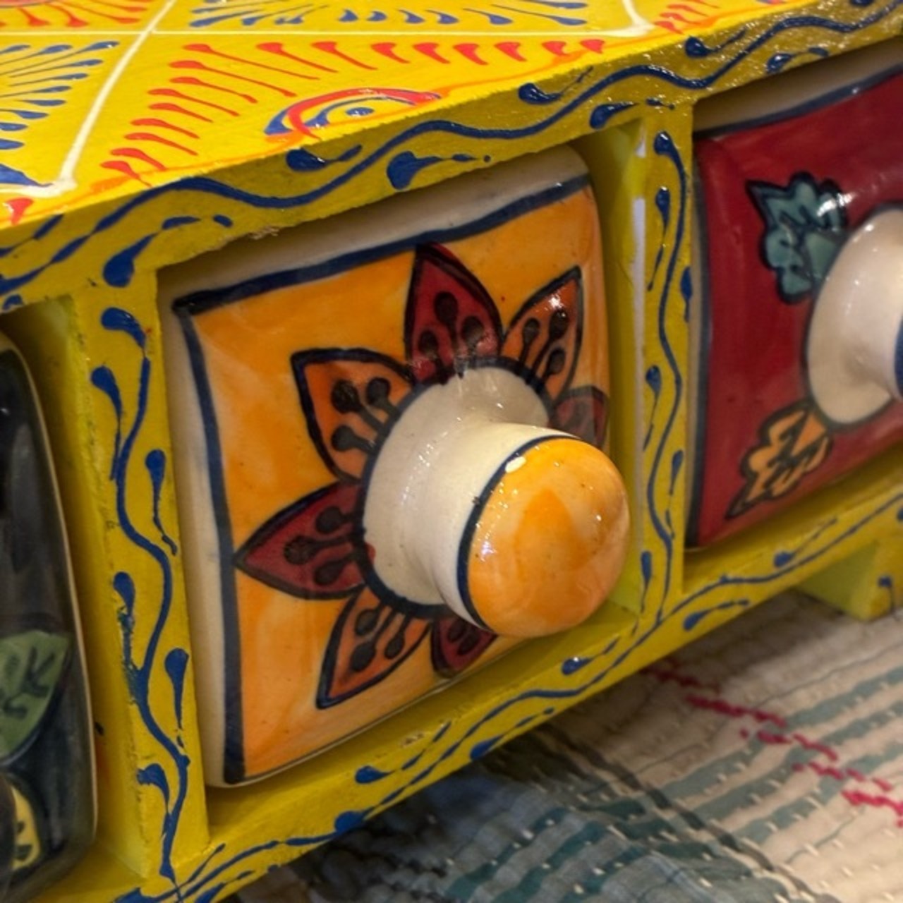India Blue Pottery Mini 3-Drawer Unit　インド　ブルーポタリ3ドロワーチェスト　横型　イエロー　引き出し　置物　玄関収納　メヘンディアート　鍵入れ　印鑑入れ　ハンドメイド