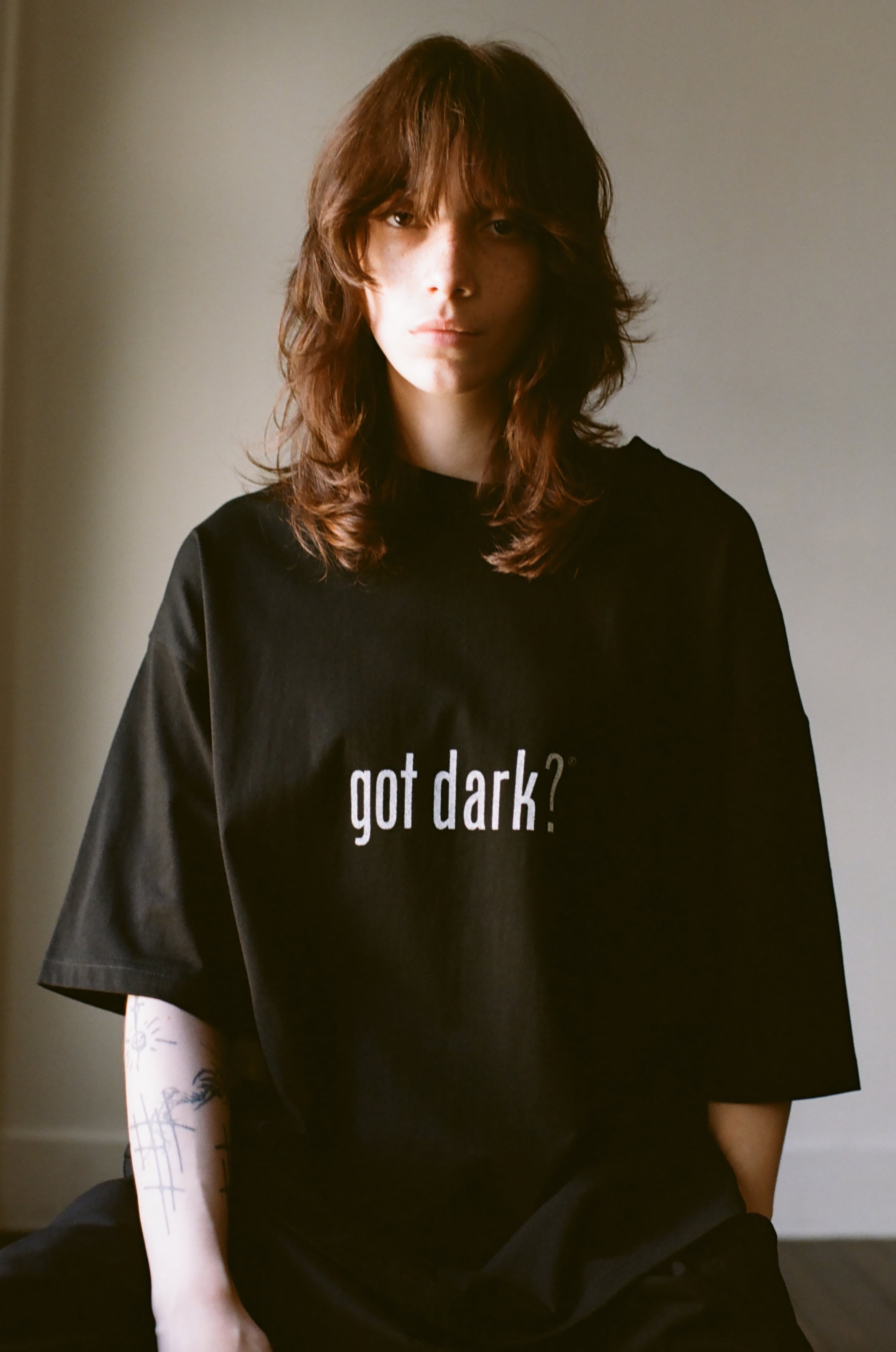 ESSAY / OVERSIZED DROP SHOULDER T-SHIRT (GOT DARK？) | THE MODERN AGE