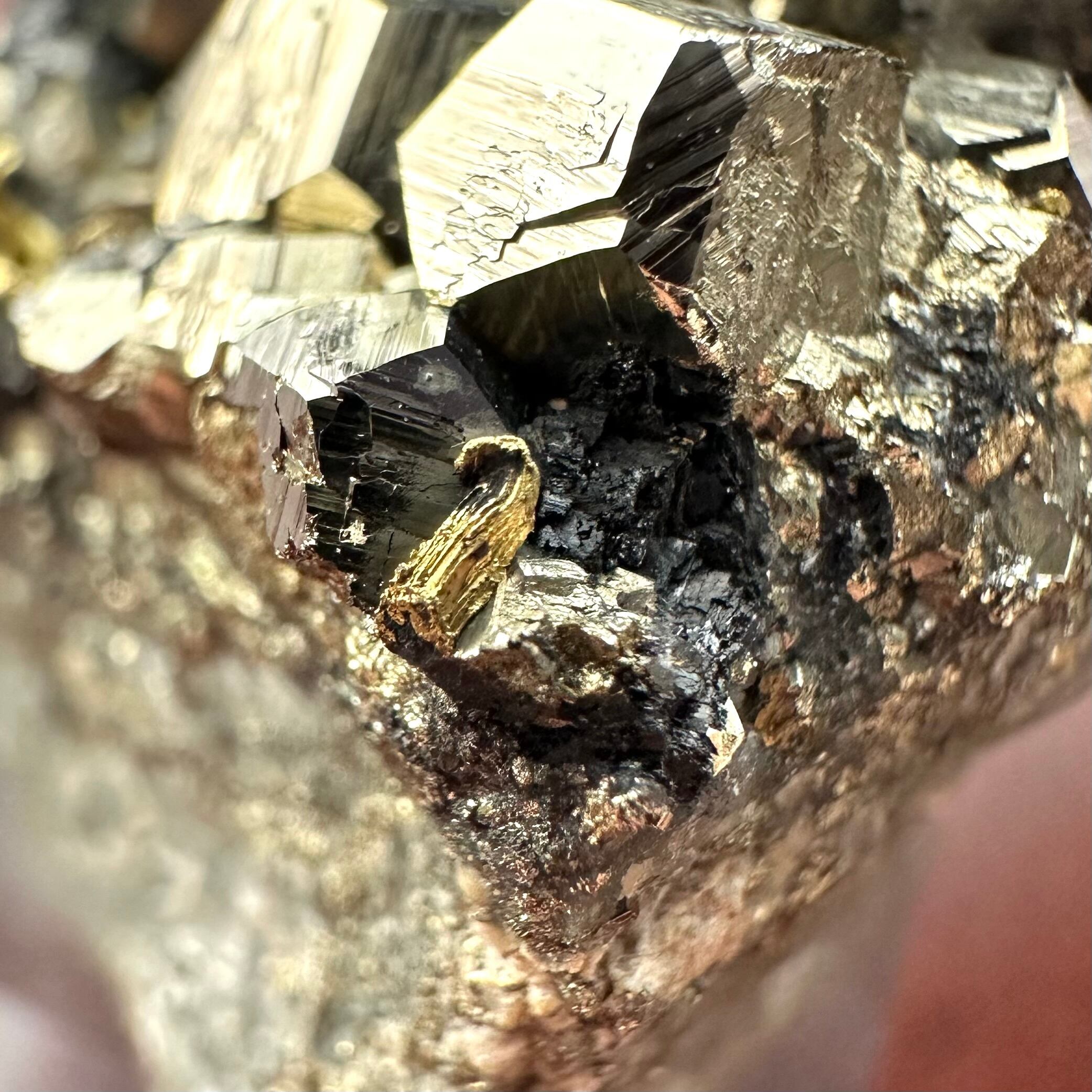 ゴールド / パイライト【Gold with Pyrite】ペルー産 | PEANUTS MINERALS