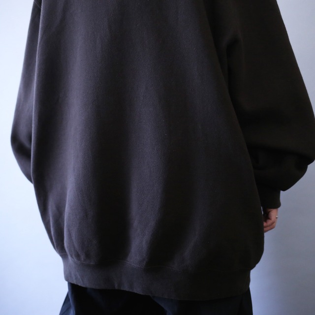 "Carhartt" sleeve logo printed over silhouette brown sweat parka