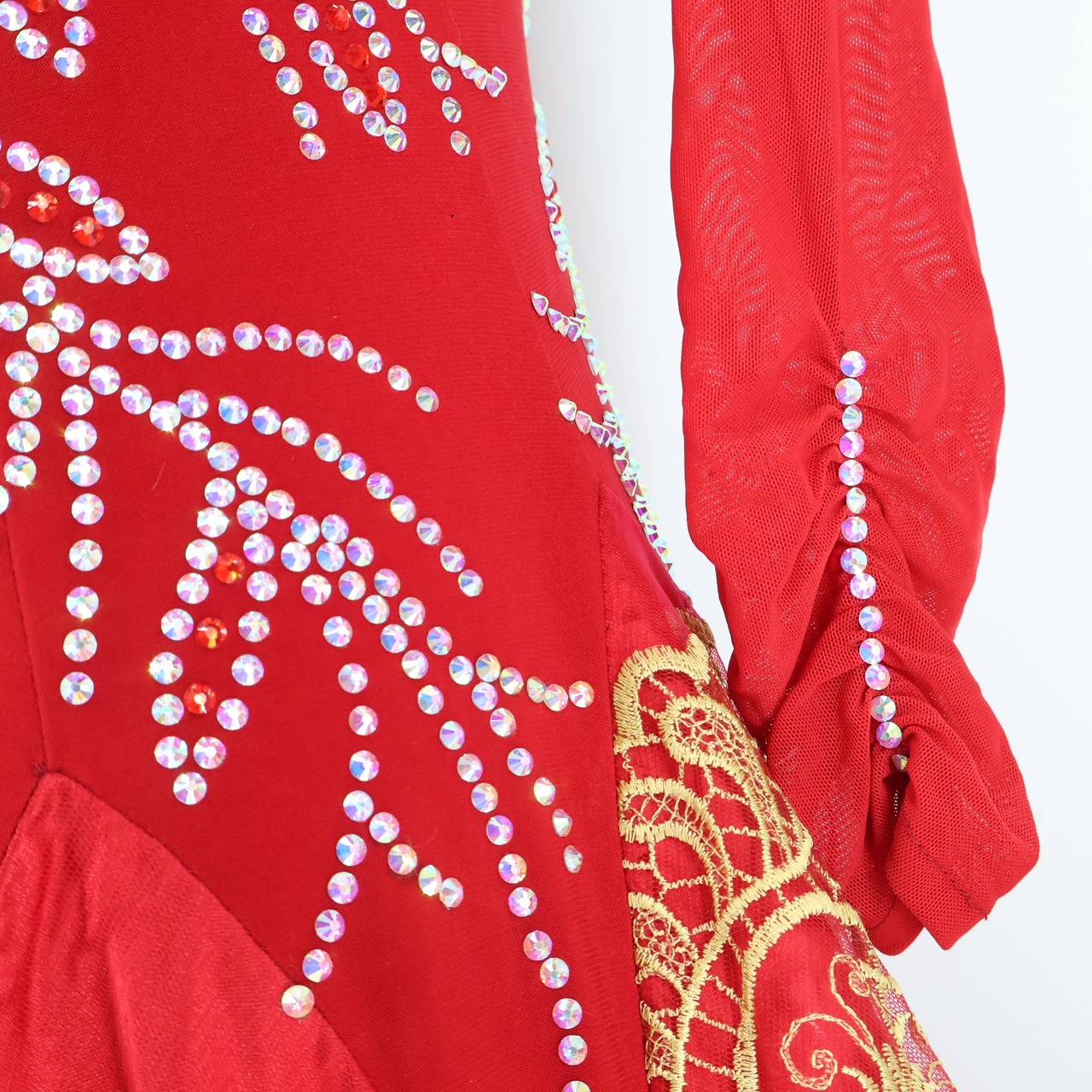 【美品 社交ダンス衣装】レッド ワンピース ドレス ゴールド 刺繍 フリル レース 深い デモ 競技用 パーティ 発表会 赤 ワイン 深い赤色 おしゃれ デザイン 胸パッド レオタード  スカート3枚重ね