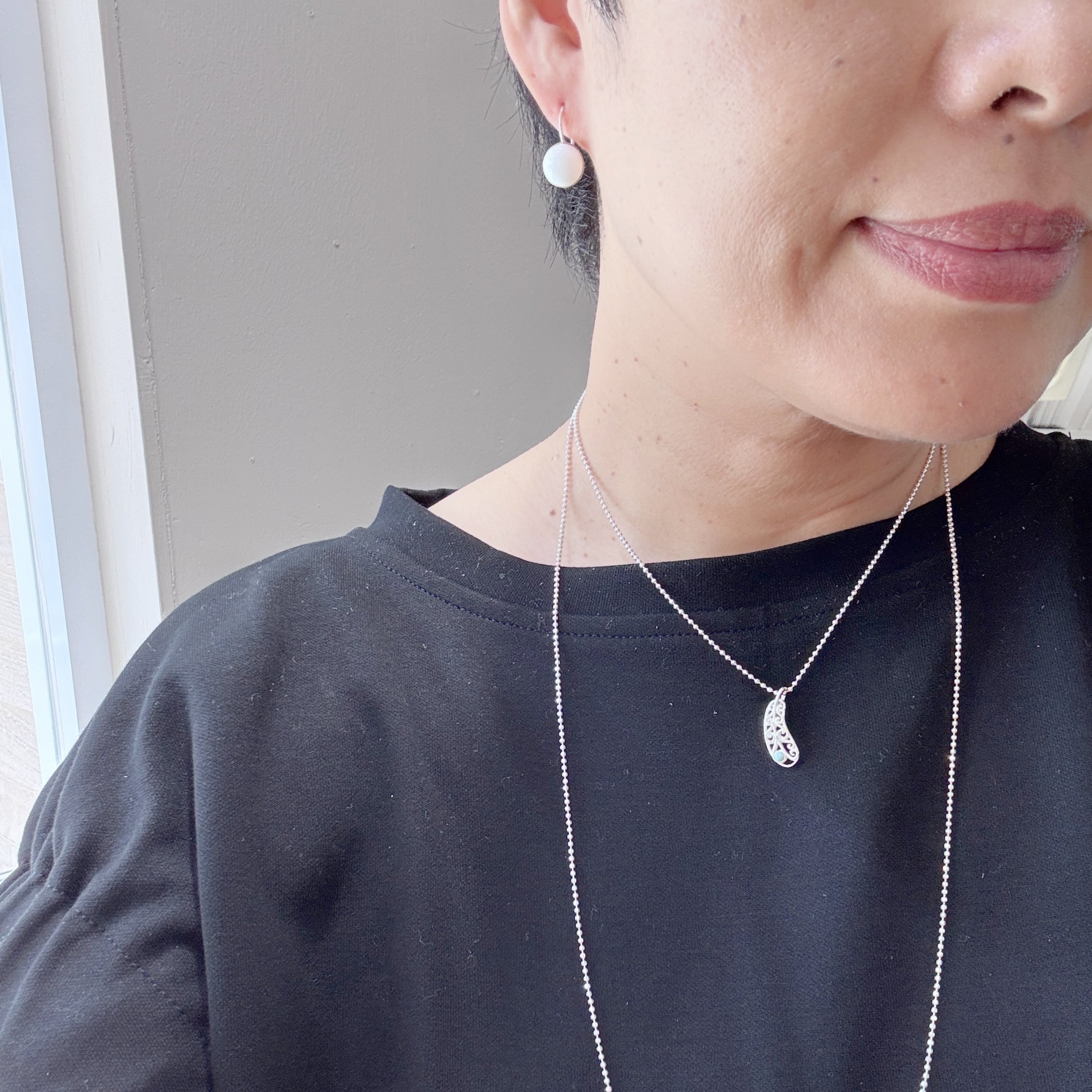 ホワイトアゲート ピアス K10 ホワイトアゲート × ホワイトトパーズ スタッドピアス - me