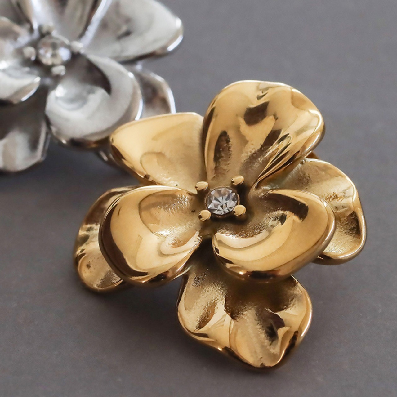 【ネコポス便】ピアス フラワーピアス 大きめ 大ぶり ビジュー 金属アレルギー対応 サージカルステンレス ブライダル ステンレスピアス レディース シルバー ゴールド ピアス 2354