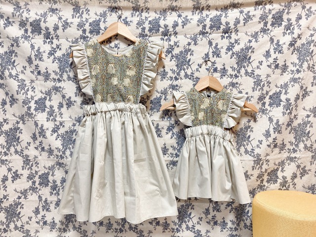 受注生産】(moda/WilliamMorris使用)肩フリルエプロンワンピース 