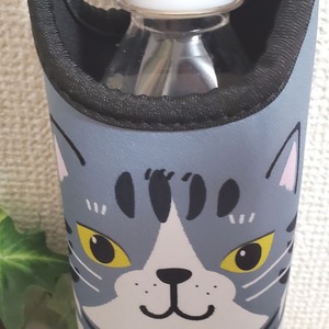 かわいくて便利！猫のペットボトルホルダー