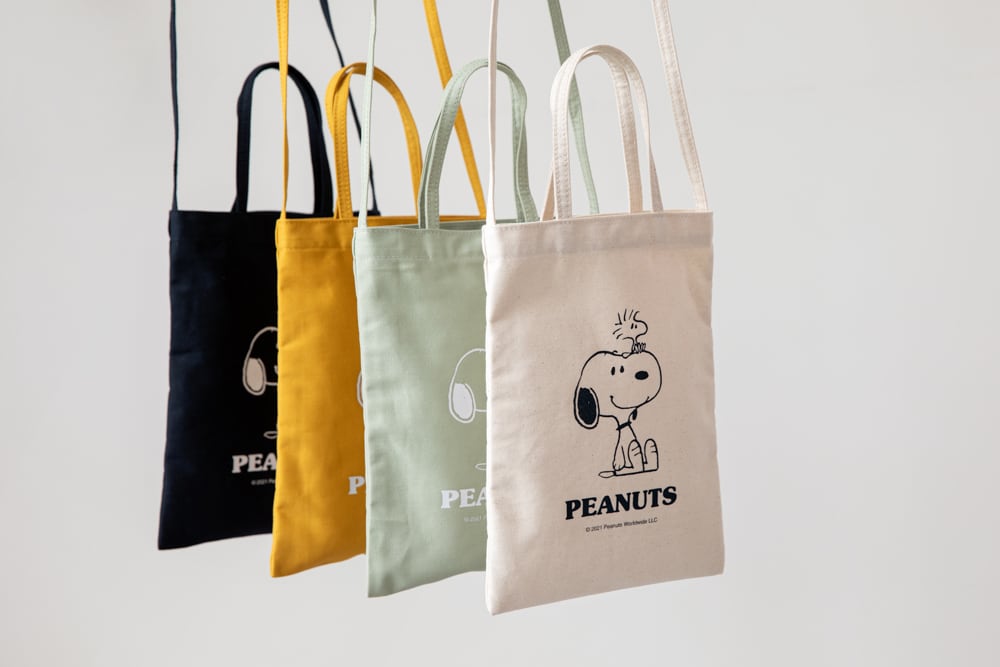 【韓国限定】peanuts snoopy mini bag 3colors / ピーナツ スヌーピー ミニバッグ ショルダー 韓国 雑貨 公式 |  tokki maeul (トッキマウル) / 韓国雑貨通販サイト
