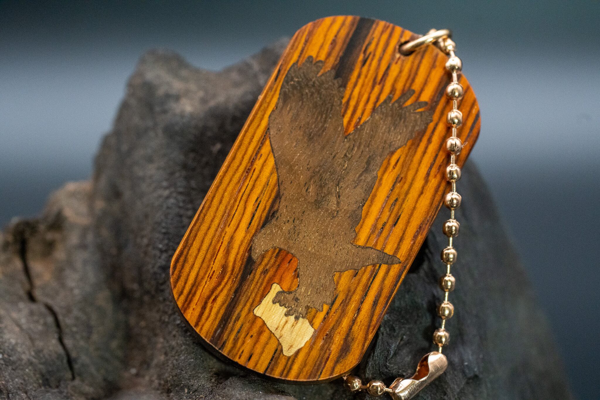 【 エスニックなローズウッド 】ココボロ ドッグタグ 象嵌 トンビと油揚げ