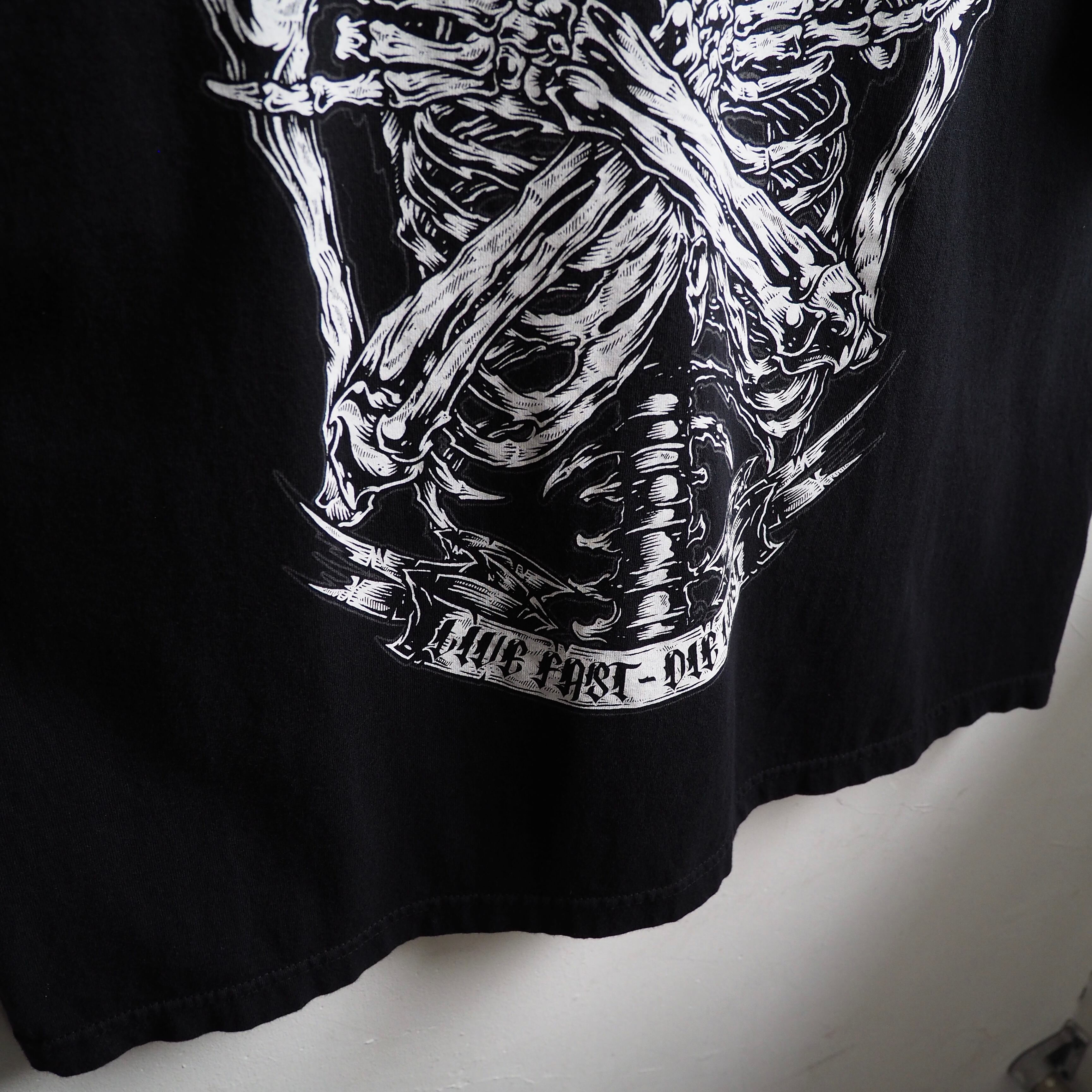 Bone prayer human graphic printed Black loose S/S Tee