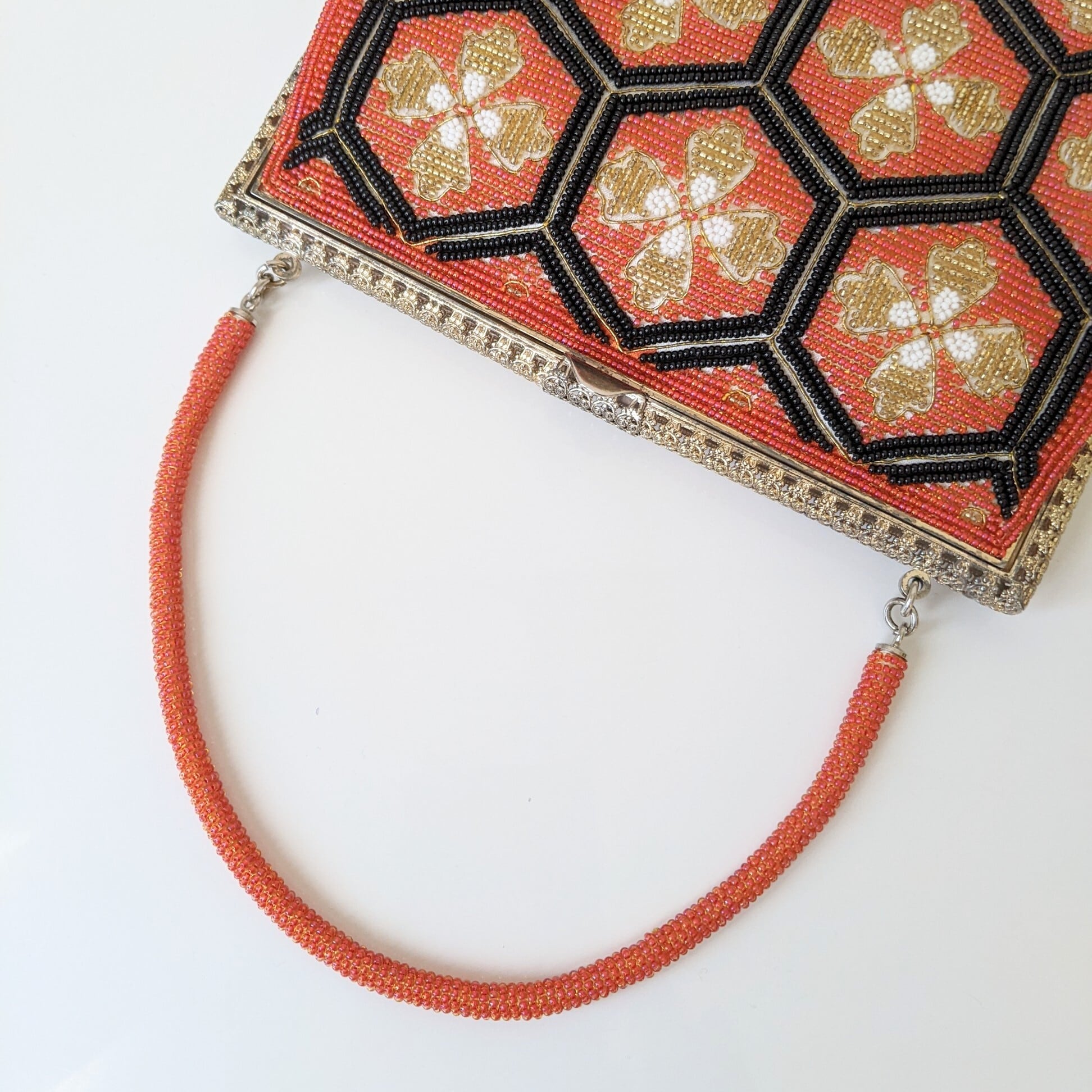 Vintage】ビーズ刺繍バッグ Vintage Beaded Bag 花亀甲柄 Vintage】ビーズ刺繍バッグ Vintage Beaded Bag 花亀甲柄