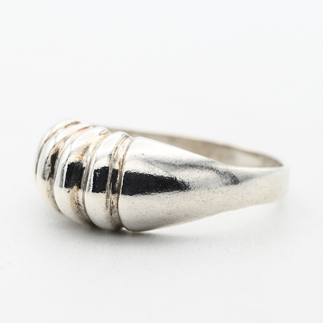 Ribbed Design Accent Top Ring #19.0 / Denmark