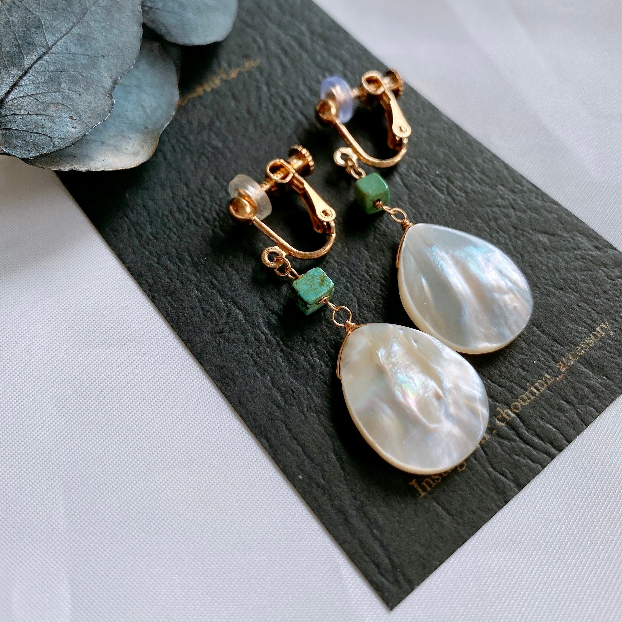 クリスタル or ターコイズ】マザーオブパールイヤリング／ピアス