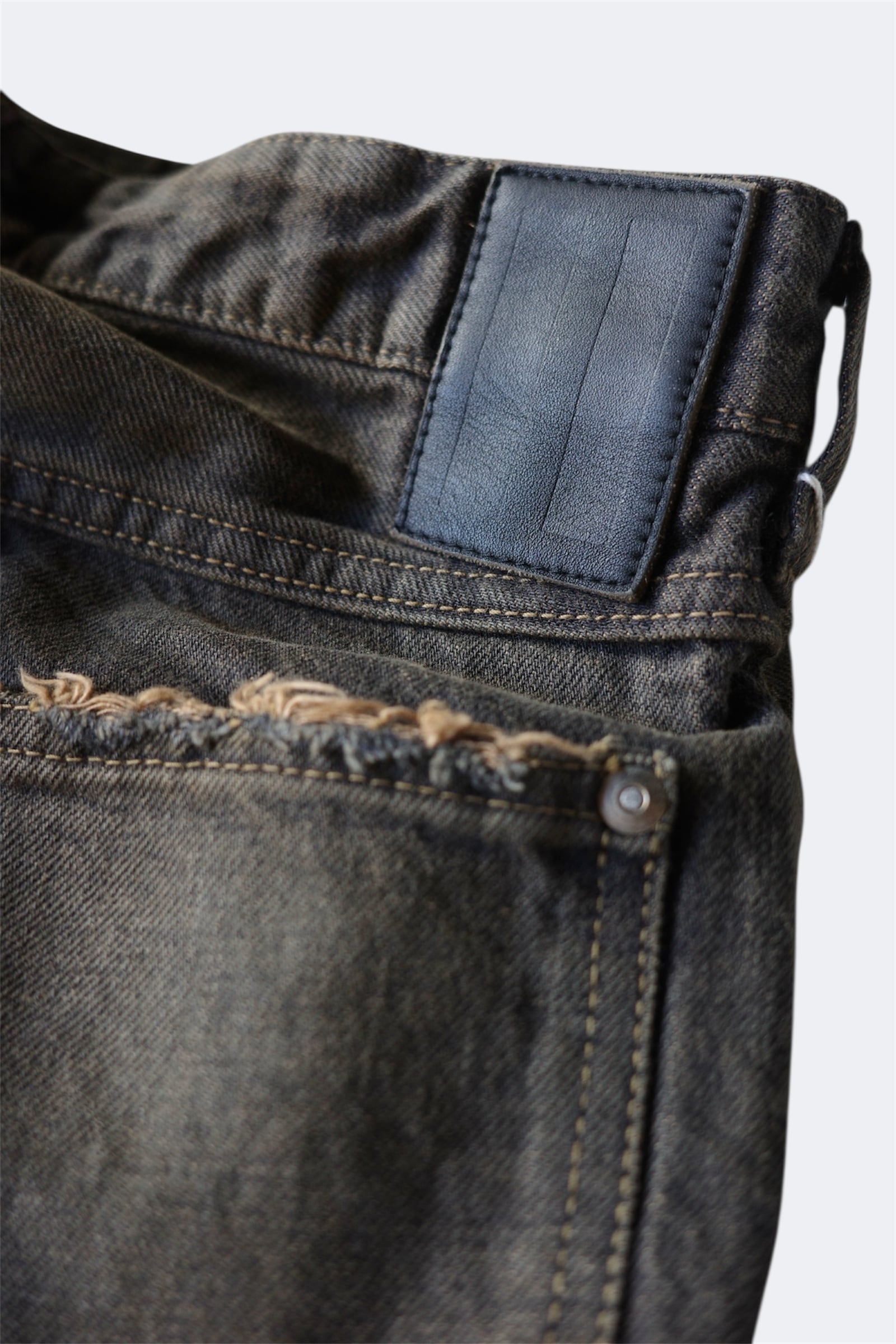 daisuke tanabe【coffee black denim trousers -destroyed-】 | lloomm