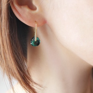 深みグリーンの一粒ピアスゴールド/シルバー　ニッケルフリー（金属アレルギー対応）秋ピアス　