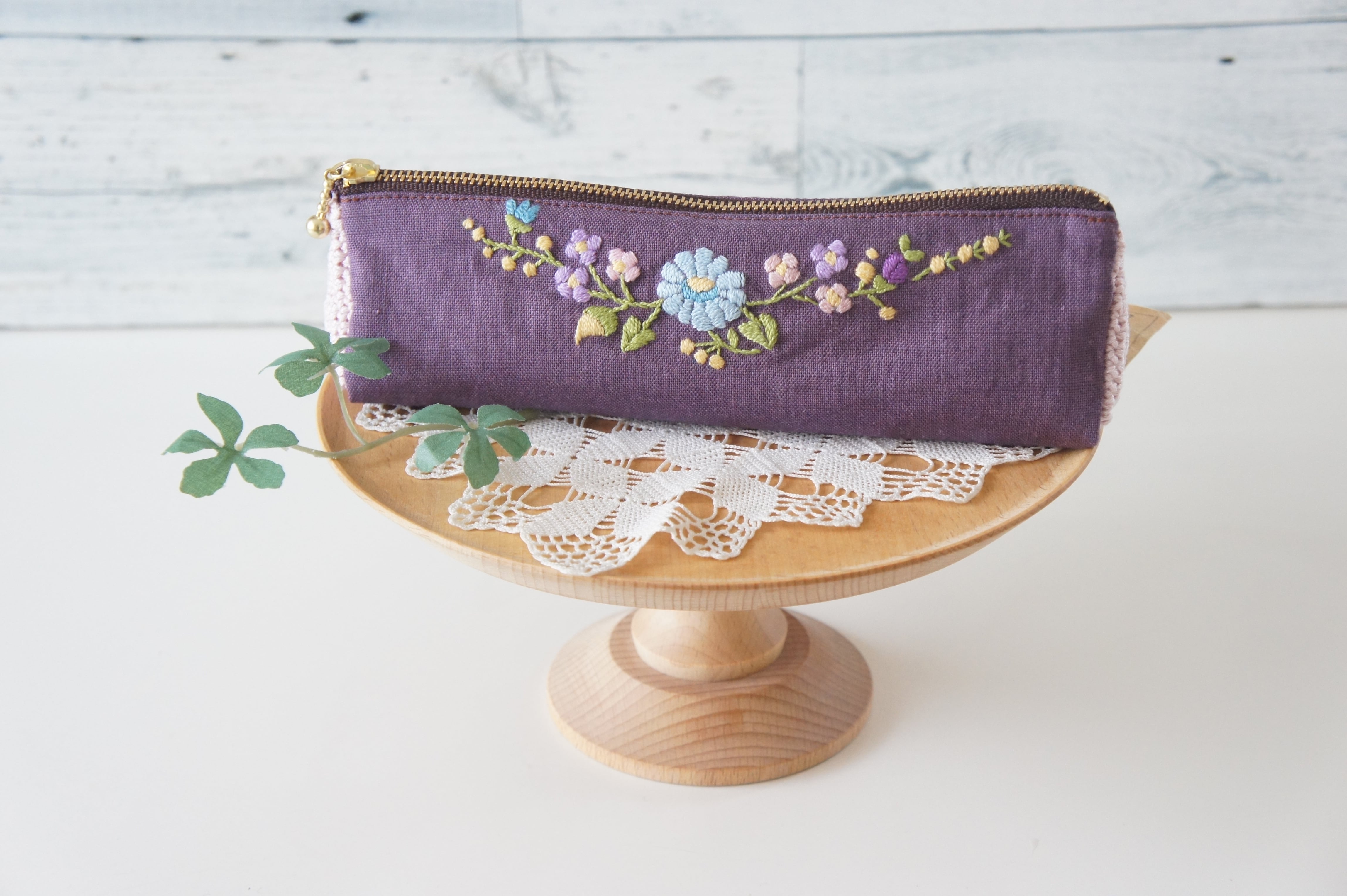 刺繍の三角ペンケース(パープル)