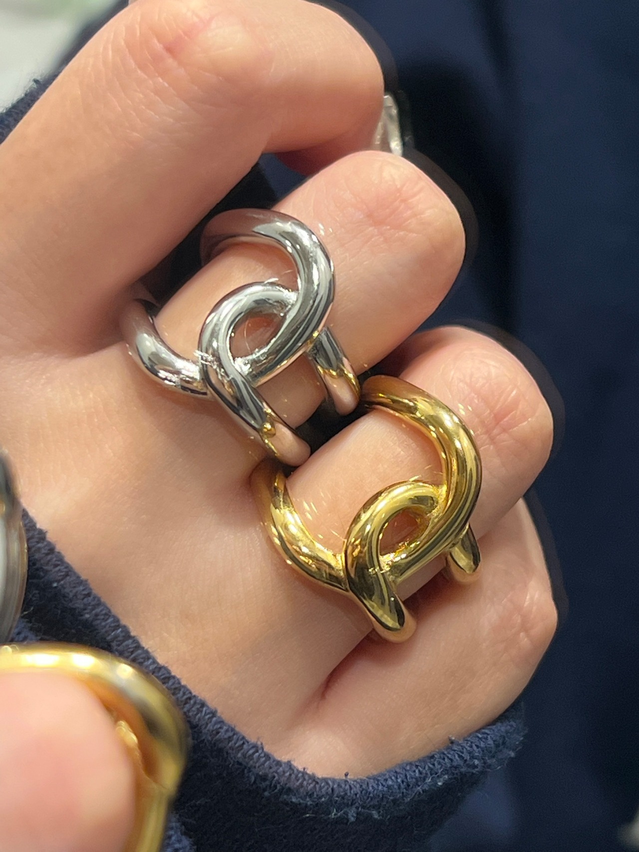 Volume cross ring