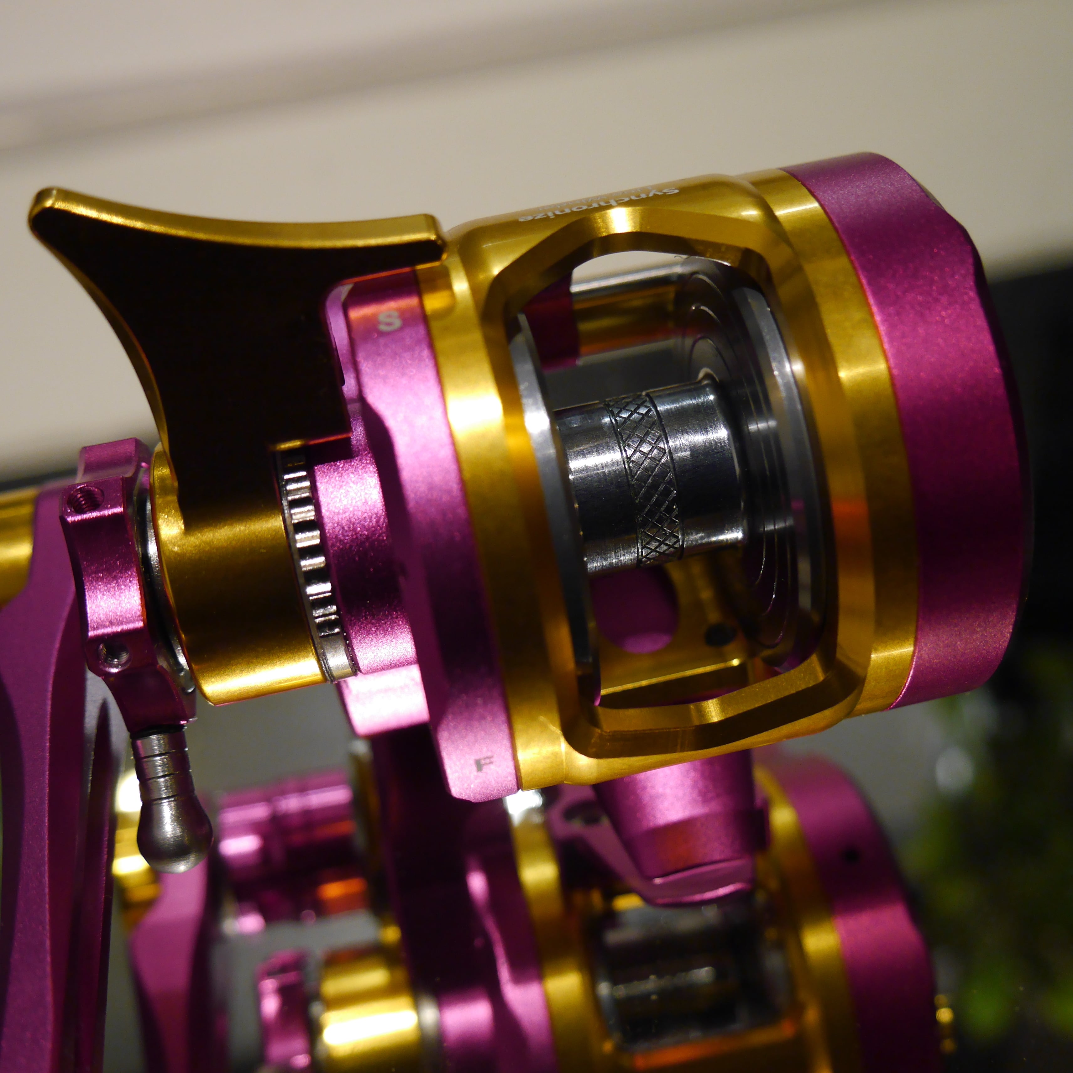 Pink/Gold/Titanium JM Gangster PE Micro Reel | RedfishBluefish手