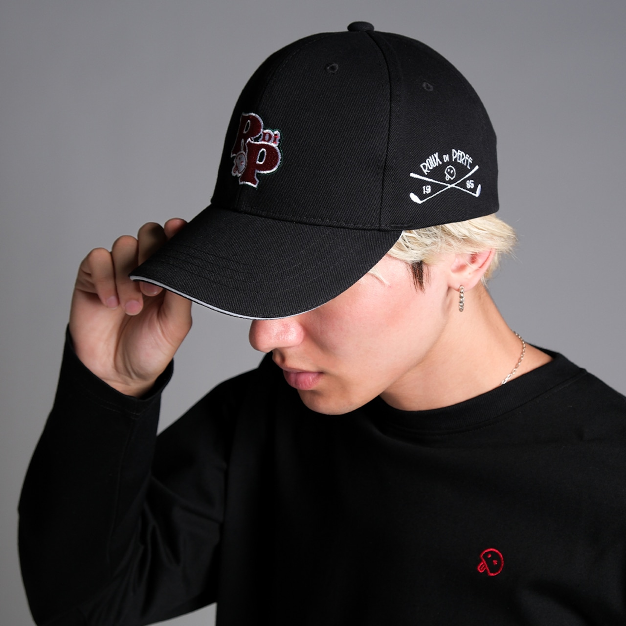 ロゴ刺繡キャップ