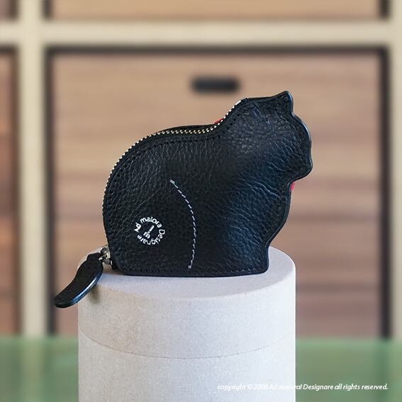 お座りする子猫のコインケース・ブラック×レッド