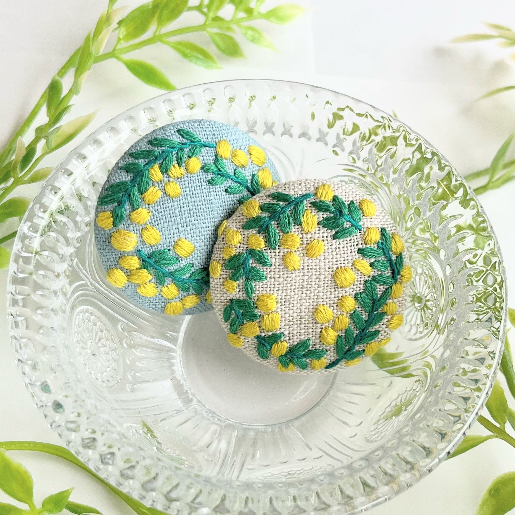 ミモザのリースの刺繍ブローチ【botanical】#349 | j.couture