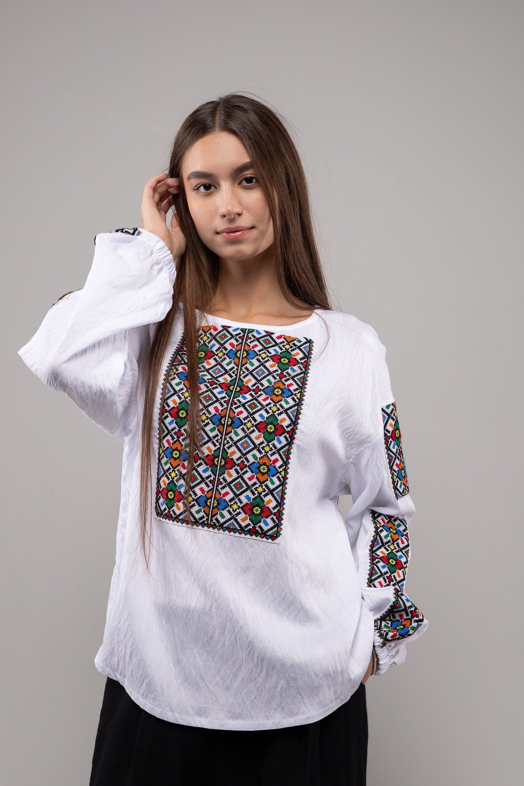 ウクライナ刺繍 ウクライナ民族刺繍 バケットバッグ ウクライナ刺繍ヴィシヴァンカ クロスステッチ 手刺繍 ブラウス 麻