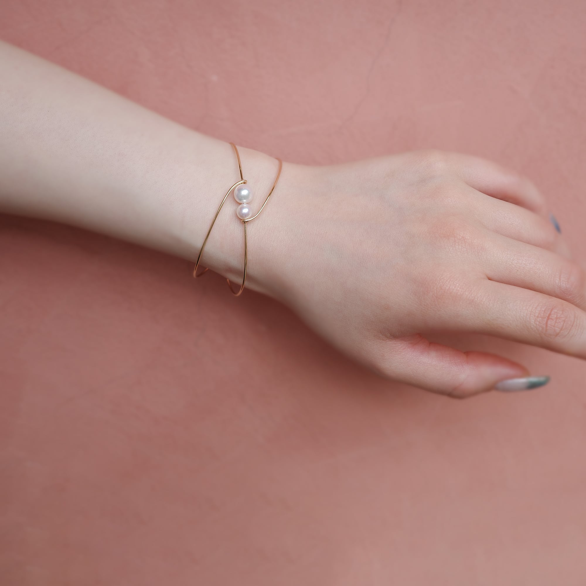 「AKOYA真珠と金K14ゴールドのブレスレット バングル」 AKOYA真珠と金K14ゴールドのブレスレット バングル」