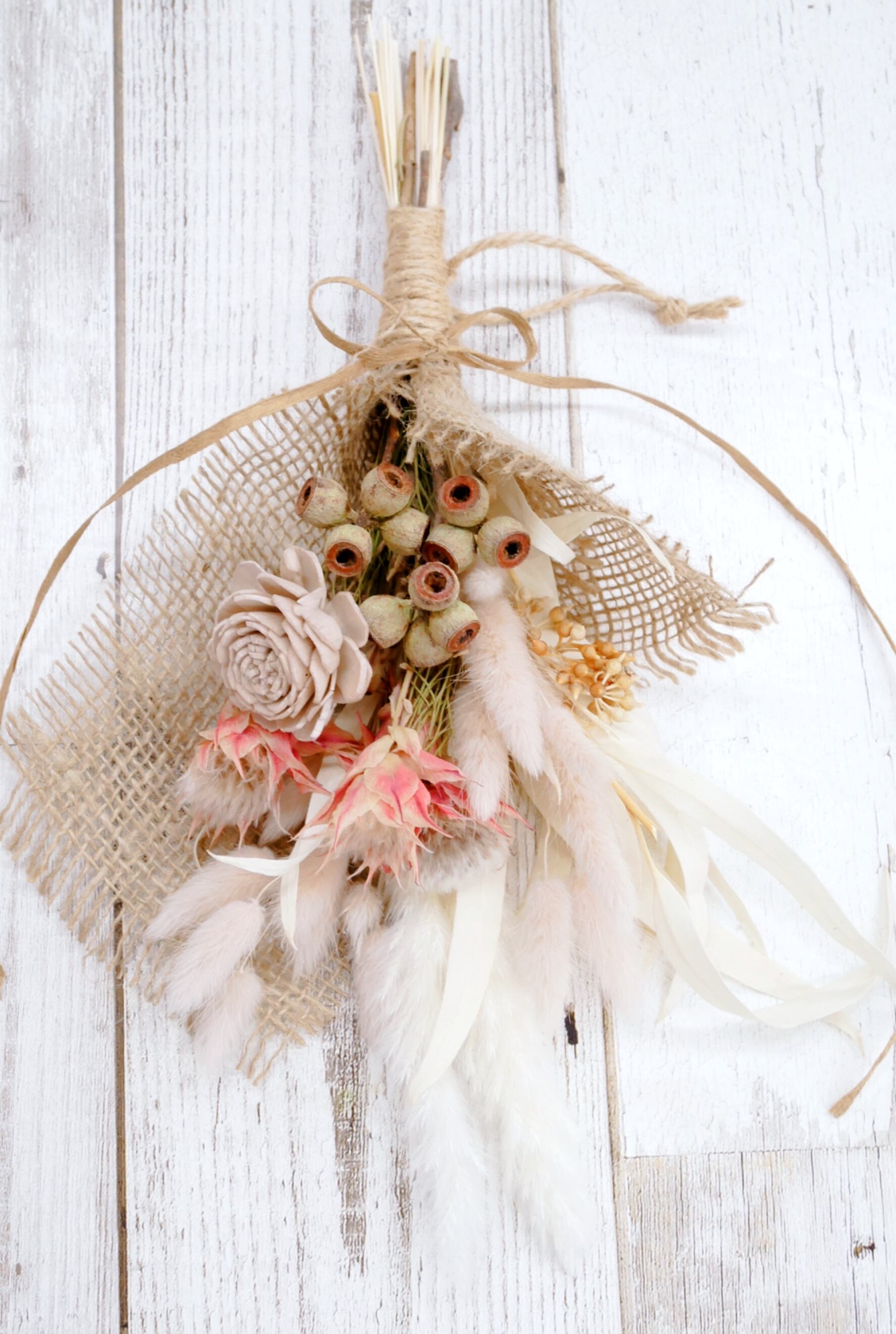 ローズヒップや野薔薇 山帰来の実が溢れる鳥の巣 フライングリース