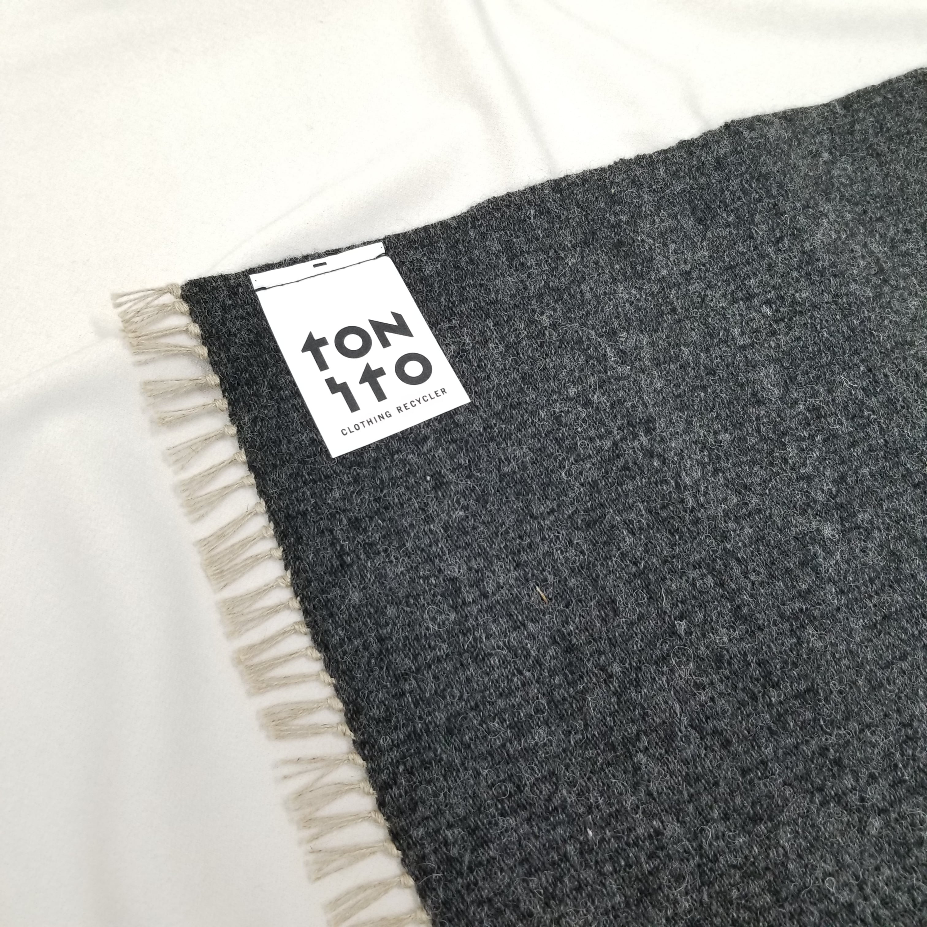 新品　手紡ぎ手織りラグ おうちの時間をゆったりと、ここちよく ウール100%・手紡ぎ・手織りの